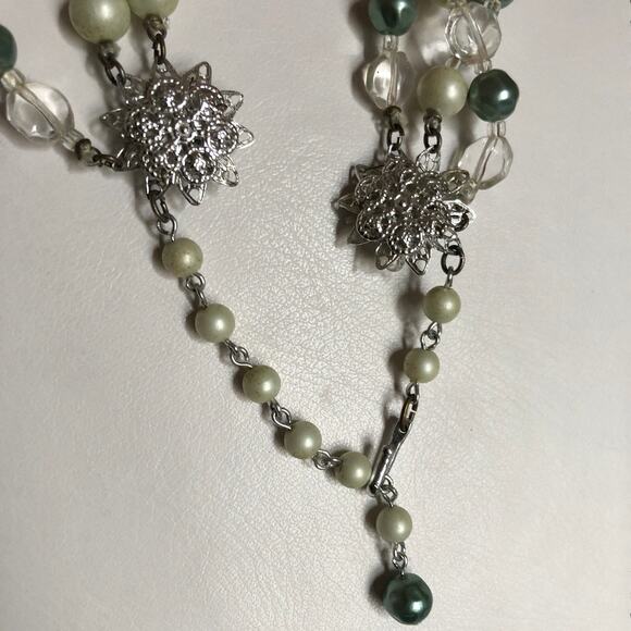 Green, Clear White Triple Strand Vintage Necklace Faux Pearl MCM Retro - Picture 5 of 8